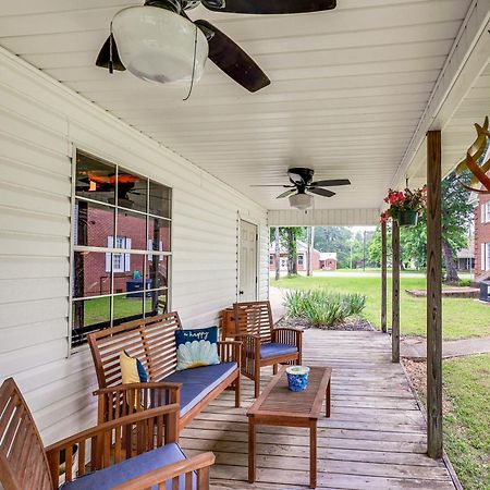 Delightful Retreat With Fireplace And Large Yard! Dış mekan fotoğraf