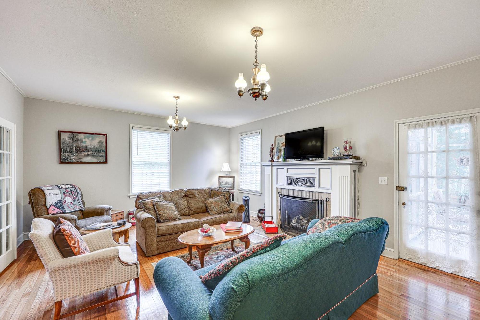 Delightful Retreat With Fireplace And Large Yard! Dış mekan fotoğraf