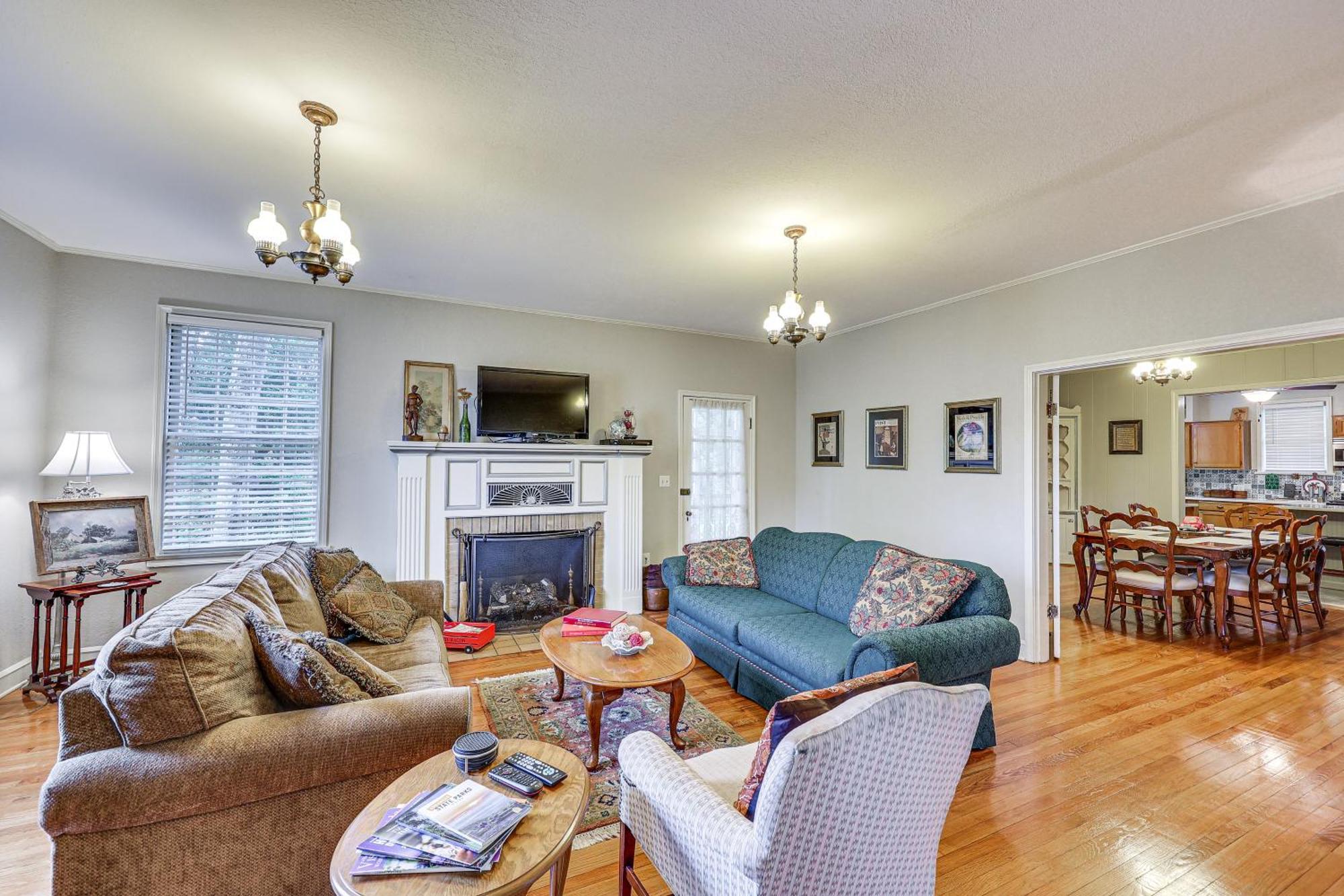Delightful Retreat With Fireplace And Large Yard! Dış mekan fotoğraf