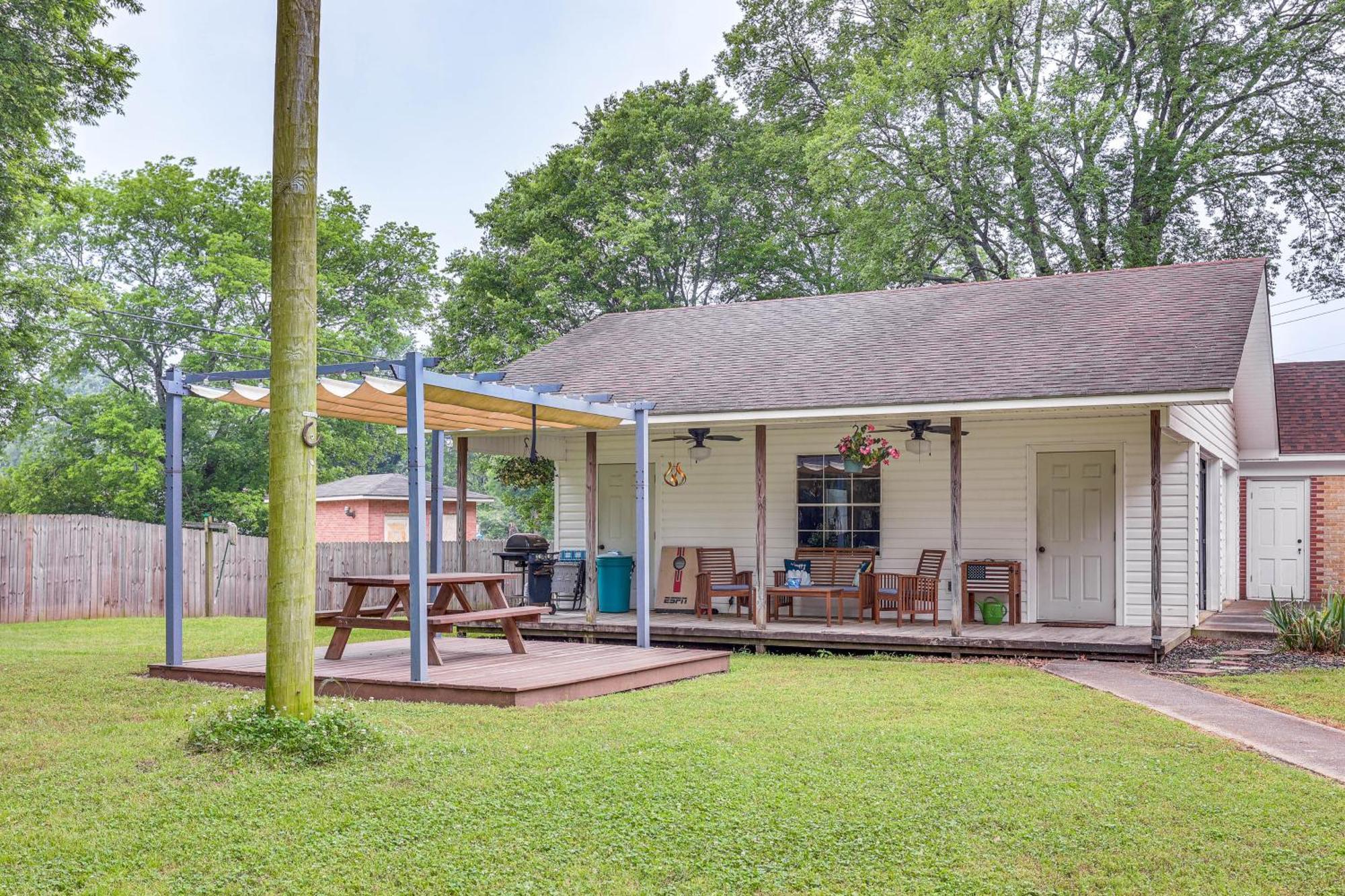 Delightful Retreat With Fireplace And Large Yard! Dış mekan fotoğraf
