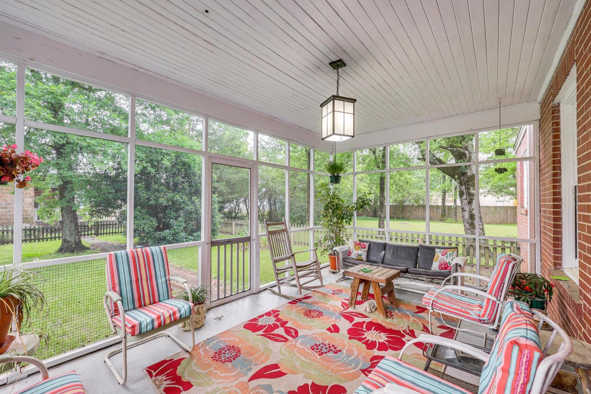 Delightful Retreat With Fireplace And Large Yard! Dış mekan fotoğraf